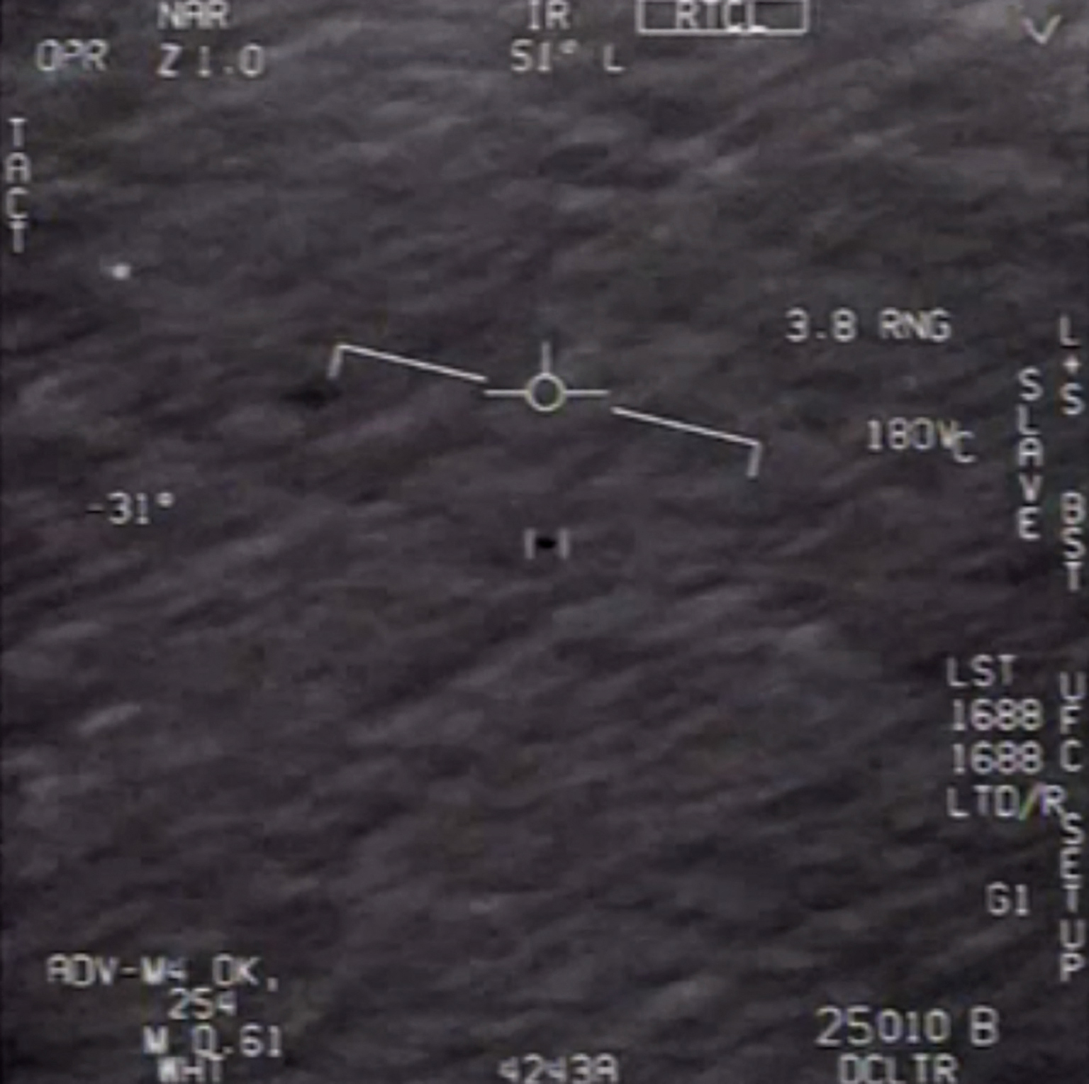 Clip del Departamento de Defensa de EE. UU. Tomado por pilotos de la Marina sobre "fenómenos aéreos no identificados"