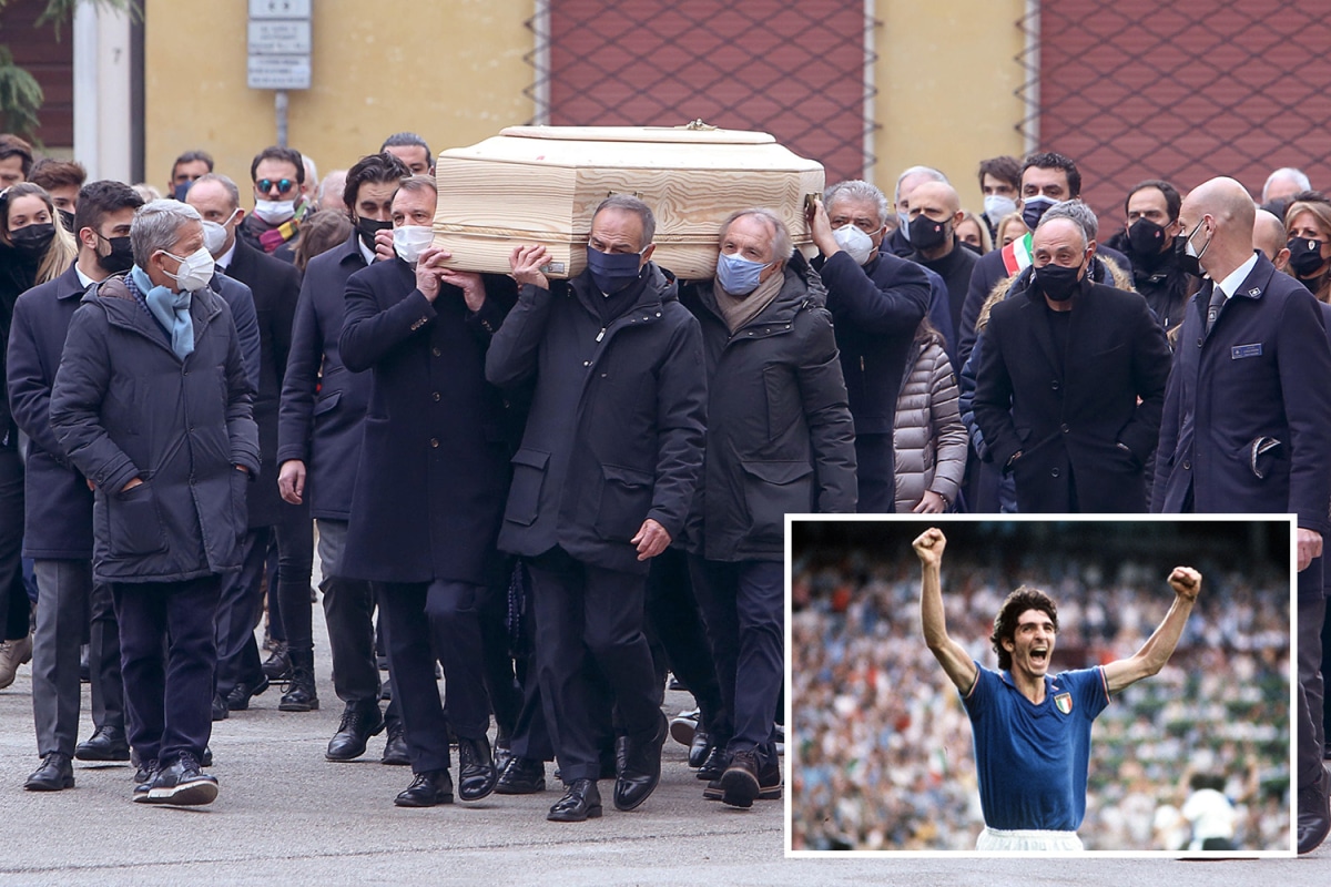 Allanan la casa de Paolo Rossi durante el funeral del héroe mundialista italiano