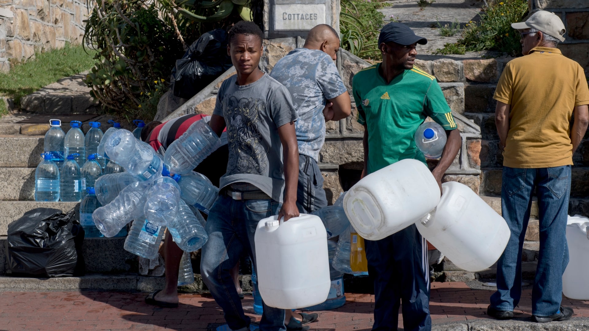 145 litros de agua por día?  Aprendiendo a vivir a los 50, como nos tocó hacer en Sudáfrica